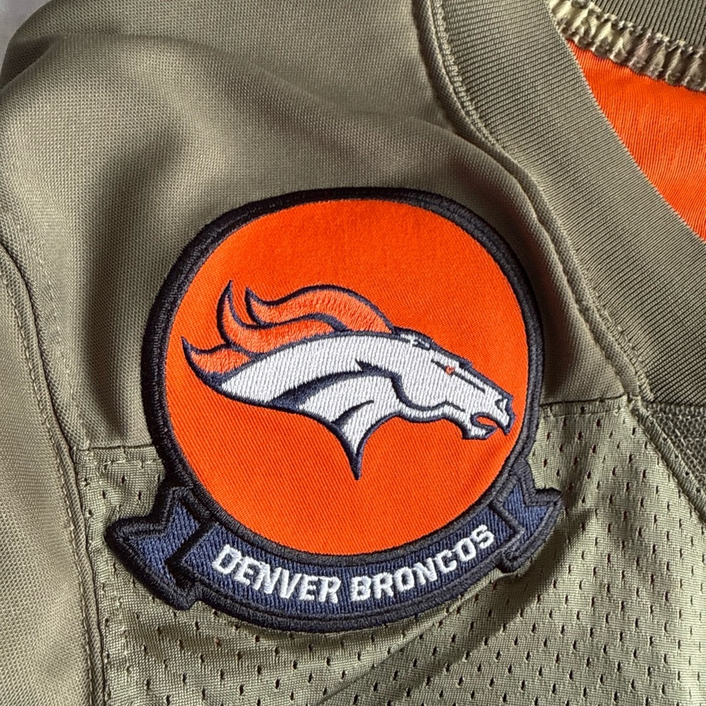 Men's Nike Von Miller #58 Broncos 19’ Salute to Service Limited Jersey Sz S RARE - Picture 6 of 7